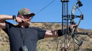 Stallone shooting bow