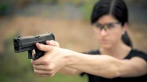 Web VP9 Action Image Female Shooting 190104 122652